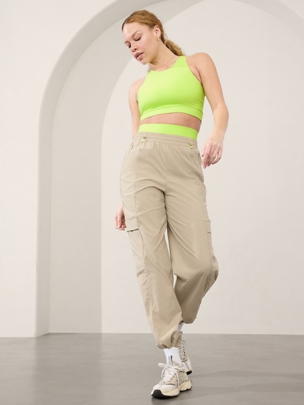 Athleta Women’s Cascade Cargo Poplin Pant Khaki Active Gorpcore NWOT Size Large